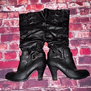 Chic Black Buckle Boots
